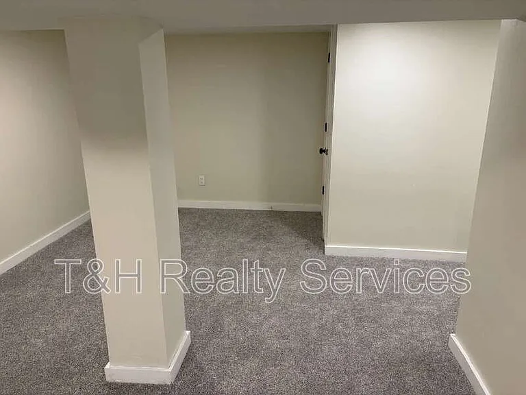 320 W 39th St — Photo 22