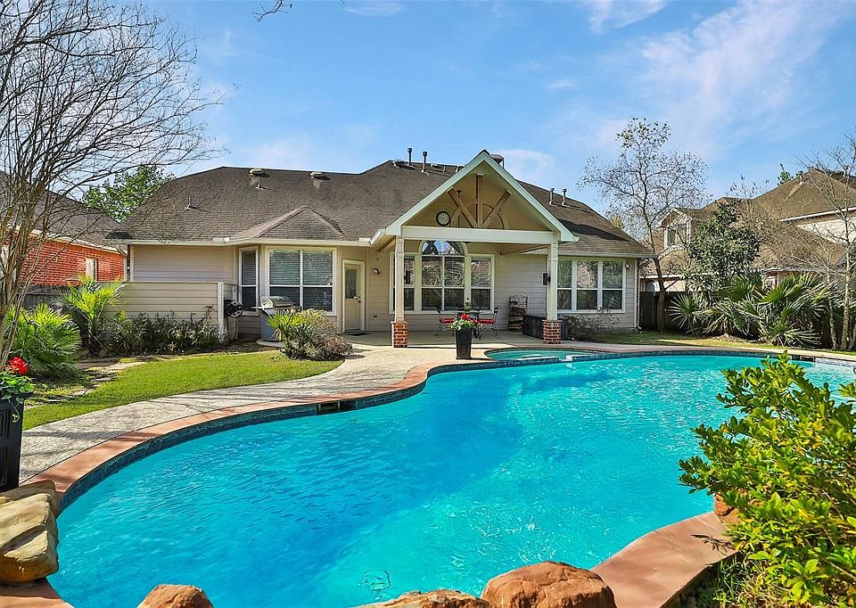 Summer is just around the corner! Spacious covered patio for outdoor entertaining. Saltwater heated pool and spa.