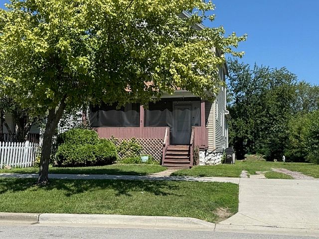 2nd image of 21 W 21st St