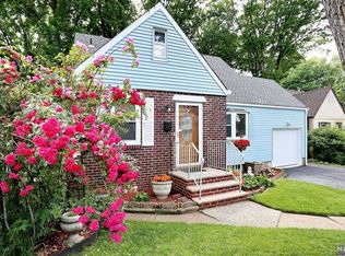 83 Central Ave, Rochelle Park, NJ 07662