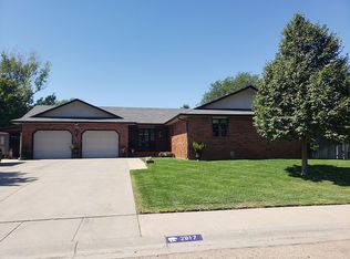 2917 Cliff Pl, Garden City, KS 67846