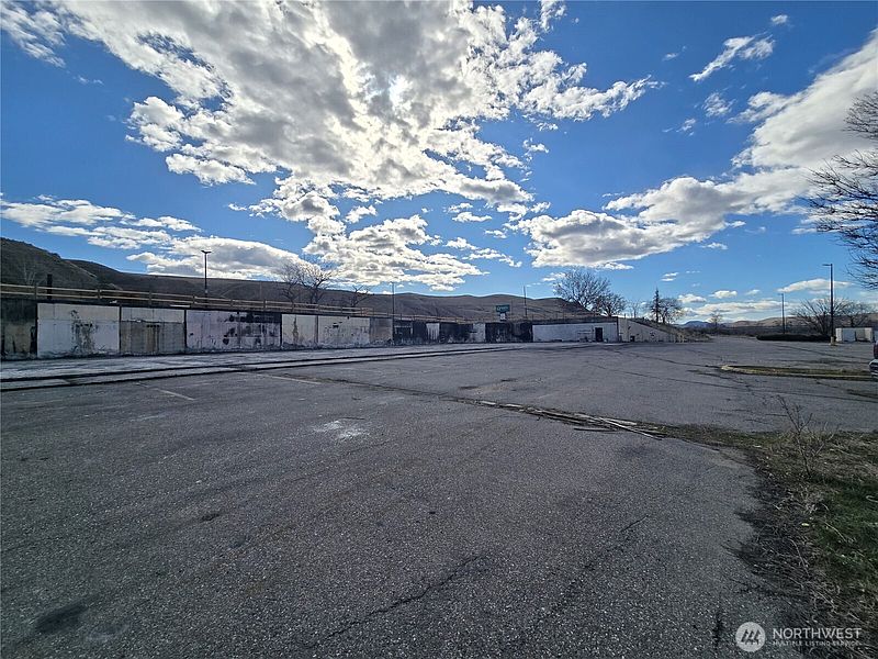 2nd image of 11 Appleway