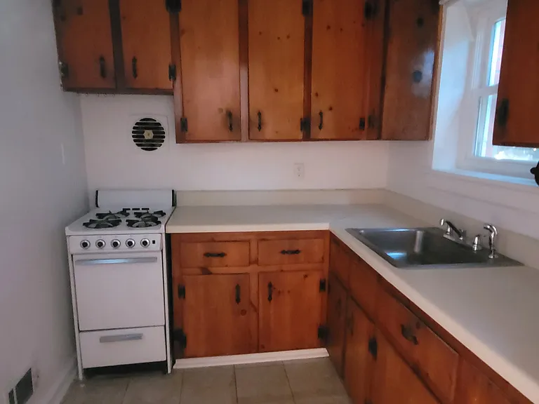 3329 Cutshaw Ave — Photo 2