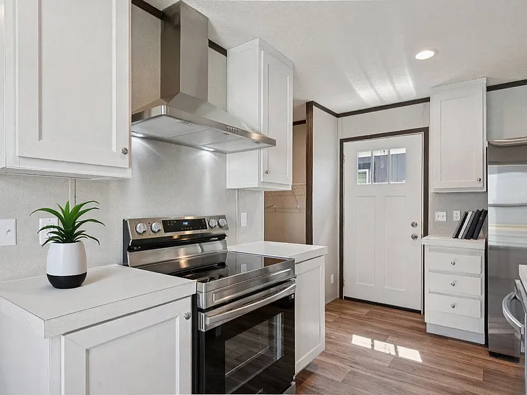 1010 Monarch Dr — Photo 2