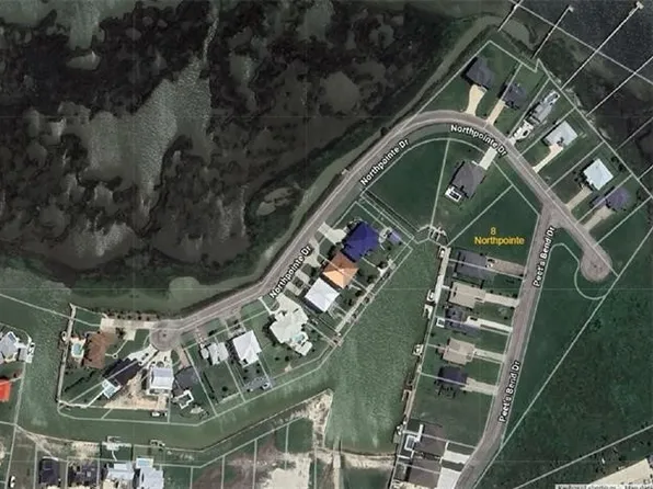 8 Northpointe Dr, Rockport, TX 78382