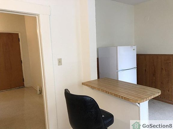 2nd image of 519 Queen Anne Ct