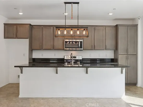 833 S Sumac Ln, Rialto, CA 92376