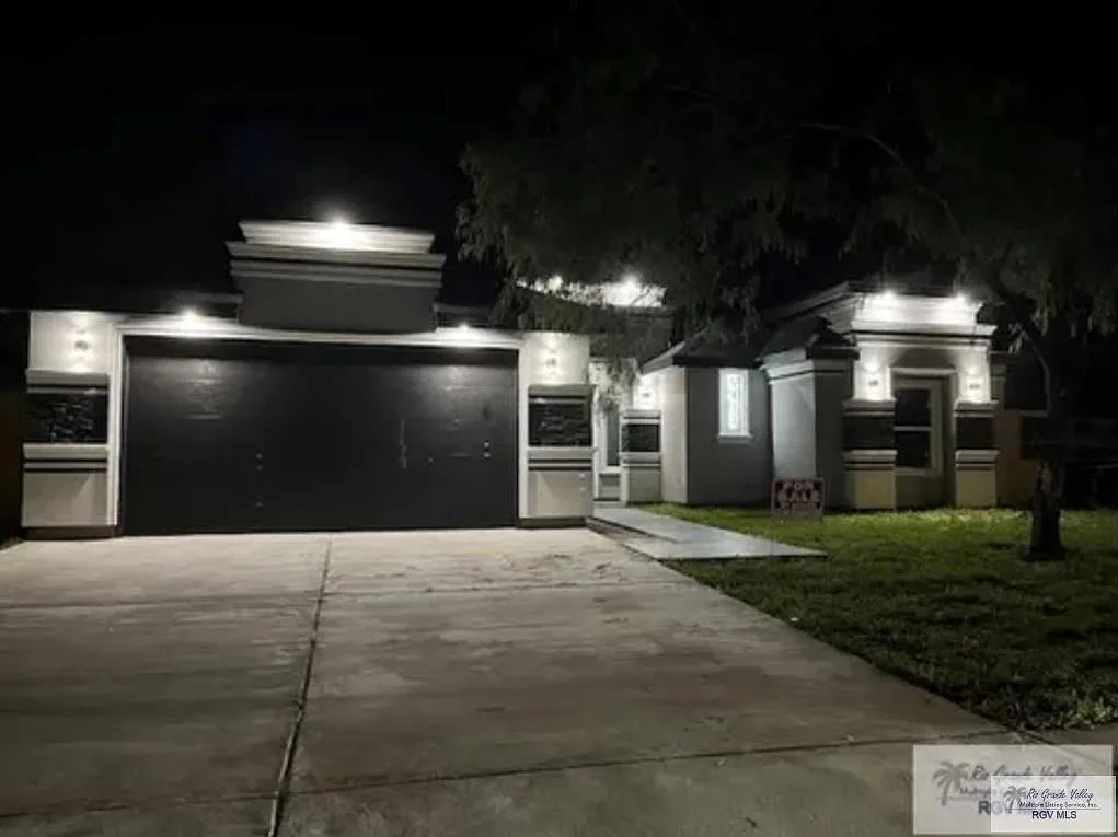 3 bed, 2.5 bath, 1817 sqft, $2,800 — Photo 2
