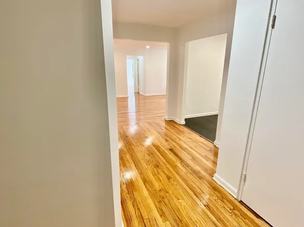 1011 Avenue C image 2 of 10