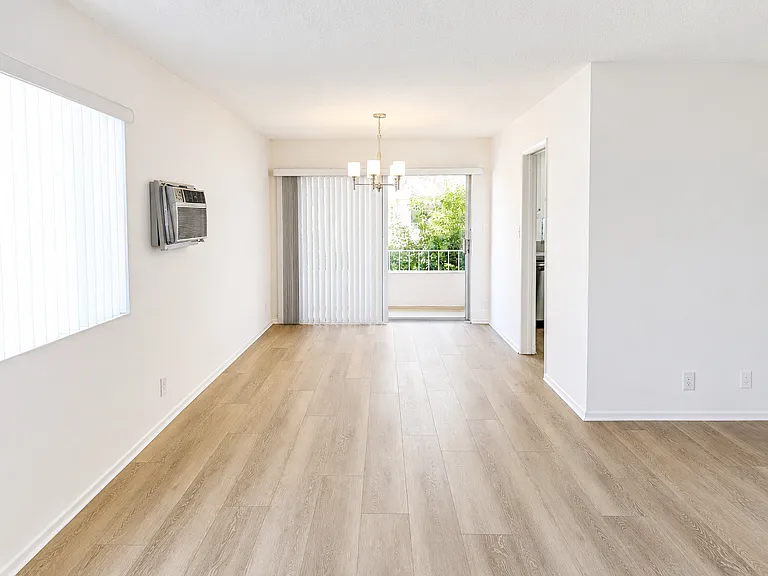 153 S Hayworth Ave #202 — Photo 6