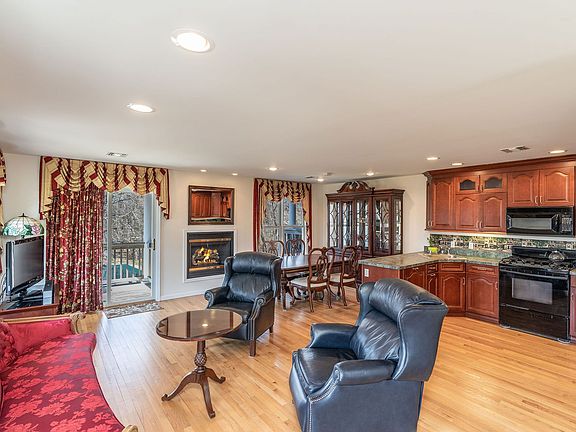4th image of 1404 Willow Pond Dr