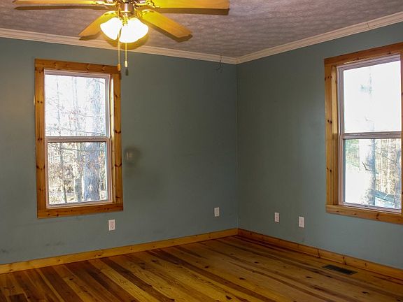 4th image of 810 Riverview Dr