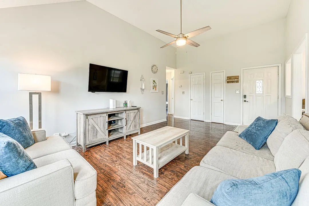 3 bed, 1041 sqft, $1,545 — Photo 4