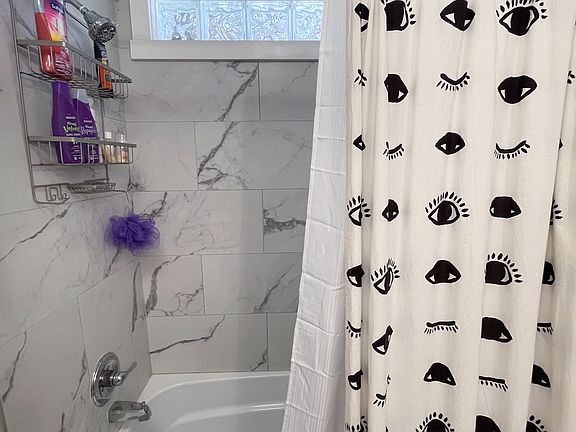 Shower - good water pressure, marble tile