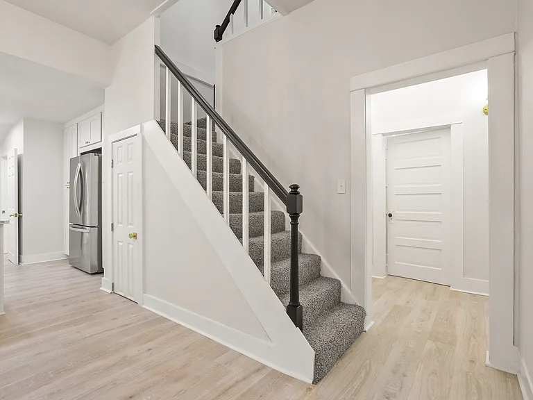 431 E Hull St — Photo 25