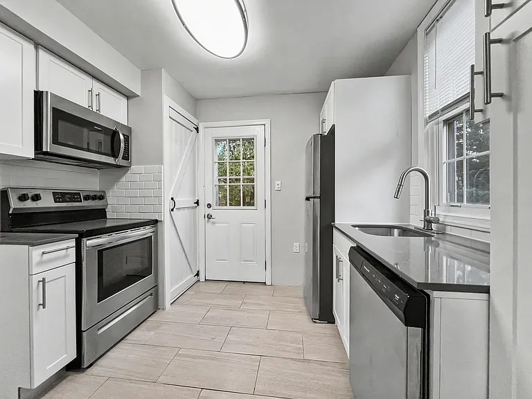 1012 E Lancaster Ave — Photo 12