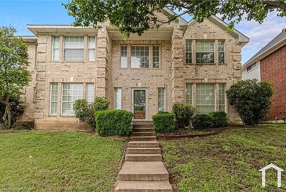 5 bed, 2600 sqft, $3,950 — Photo 2