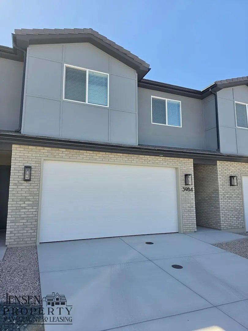 Building Photo - 3984 E Fossil Way