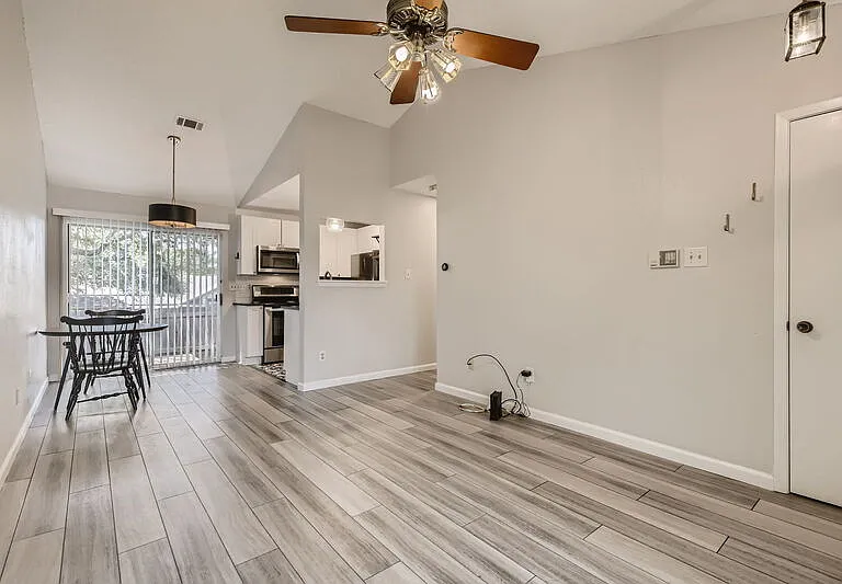 1015 E Yager Ln #141 — Photo 7
