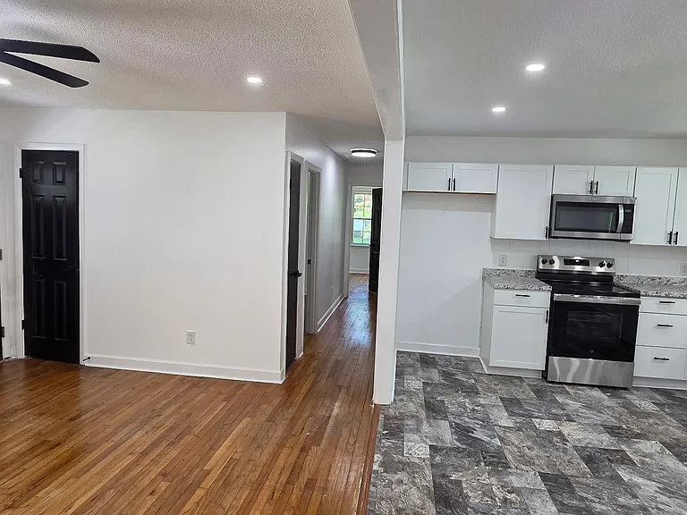 404 W Green St — Photo 4
