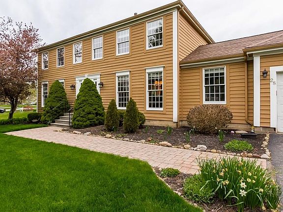 5th image of 28 Pond Valley Cir