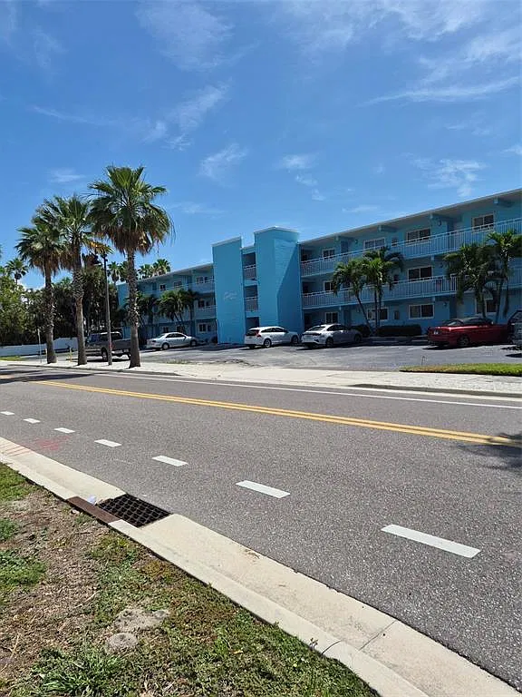 2 bed, 2.0 bath, 780 sqft, $2,200 — Photo 2
