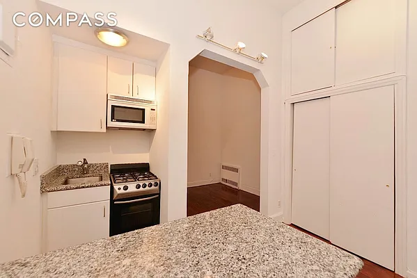 Rented by Compass | media 18