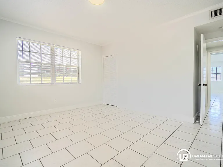 1940 Bay Dr #11 — Photo 27