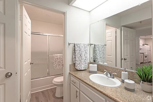 Westwood Executive House — Photo 12
