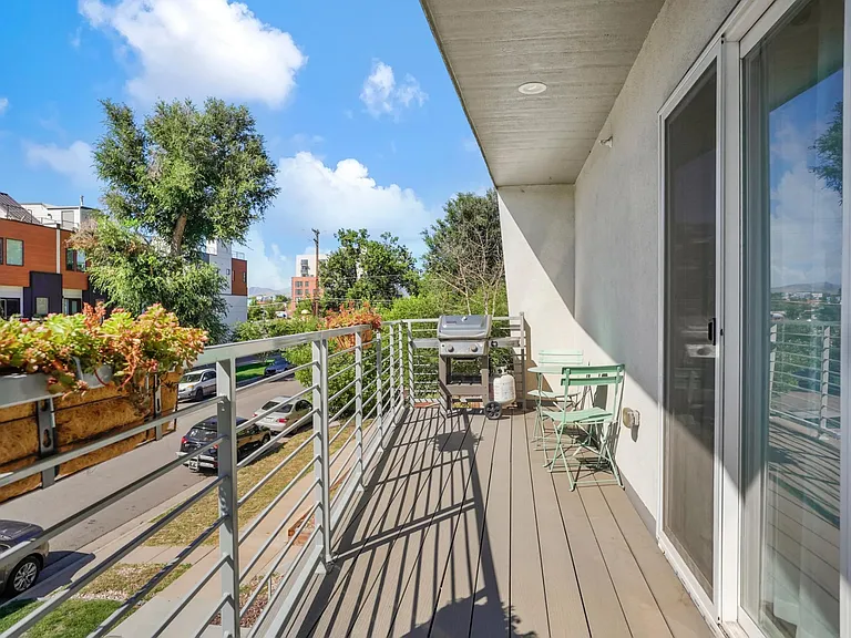 2nd floor private deck