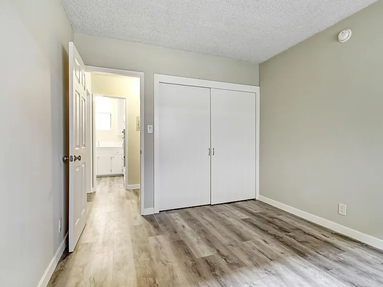 4733 Orion Ave — Photo 4