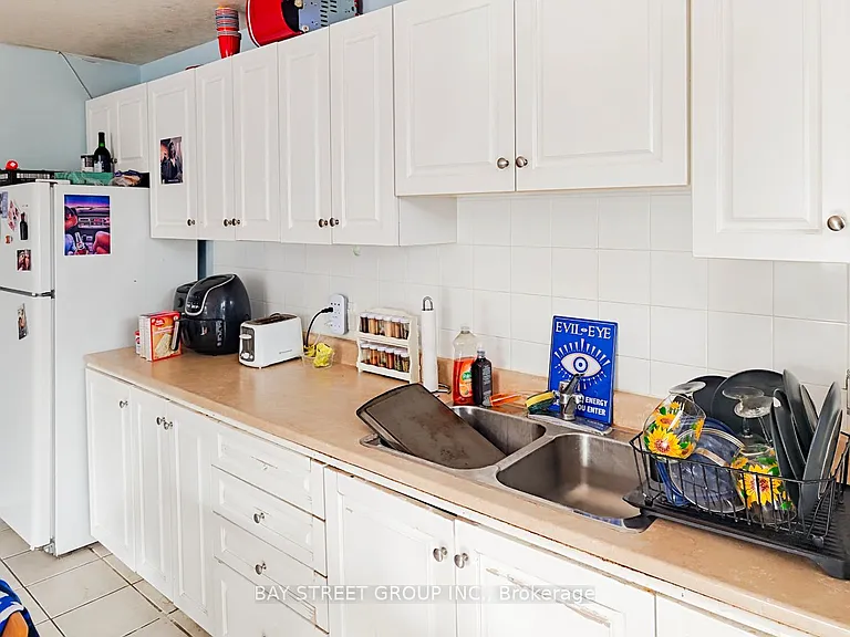 38 Noecker St #UPPER FLOOR — Photo 3