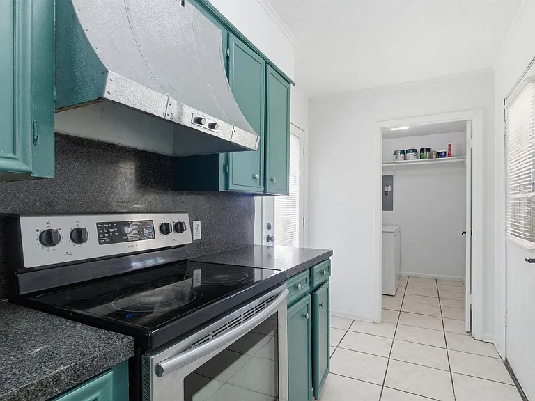 2014 N Iona Dr — Photo 7