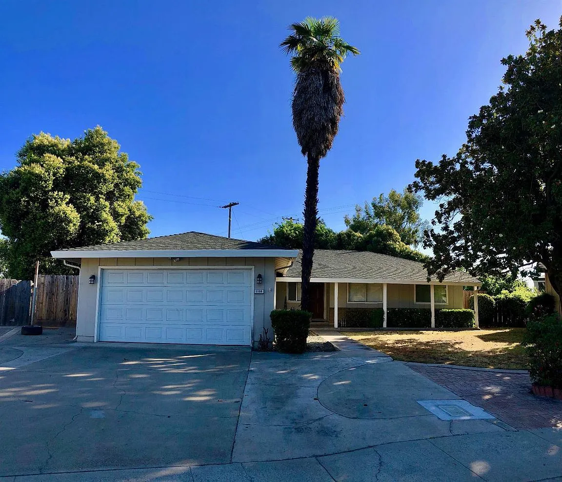 1108 Duchess Ct photo 1