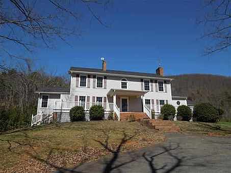 2nd image of 3160 Cove Rd