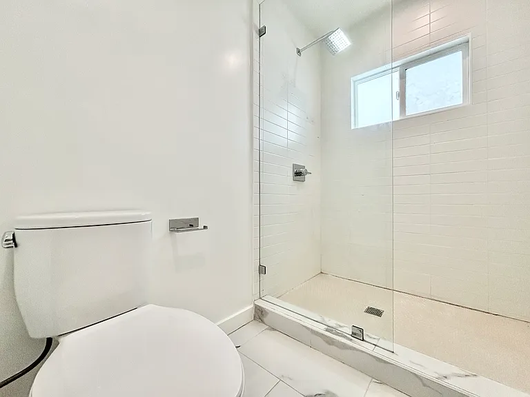 566 N Kenmore Ave #3 — Photo 6