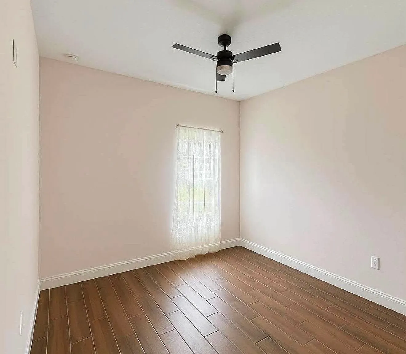 1602 Minnow Ln — Photo 3