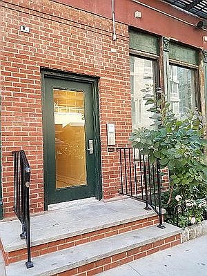 1st image of 456 W 37th St APT 4R