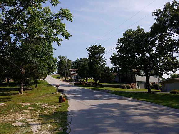 4th image of 24 Skyline Dr