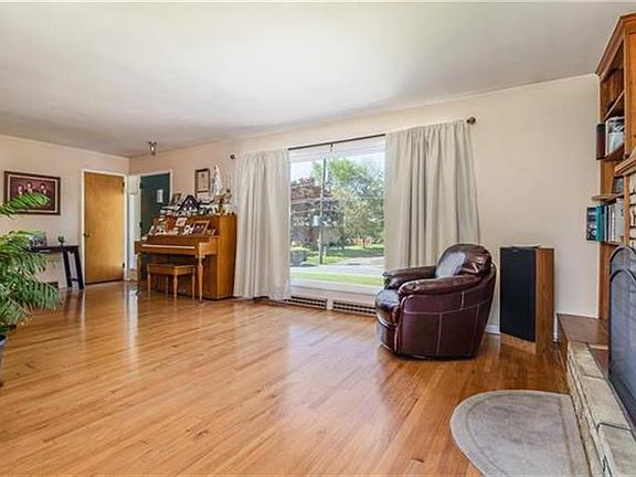 5th image of 3205 Highland Dr