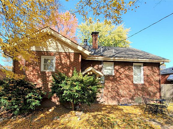 4th image of 2108 Waterman Ave