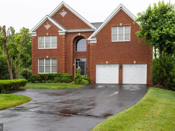 15613 Village Cove Pl, Haymarket, VA 20169