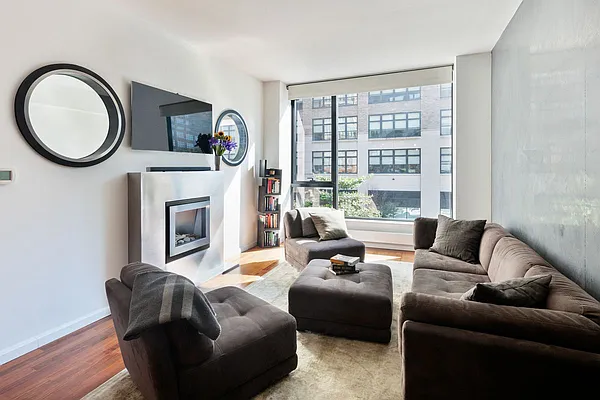 Rented by R New York | media 9