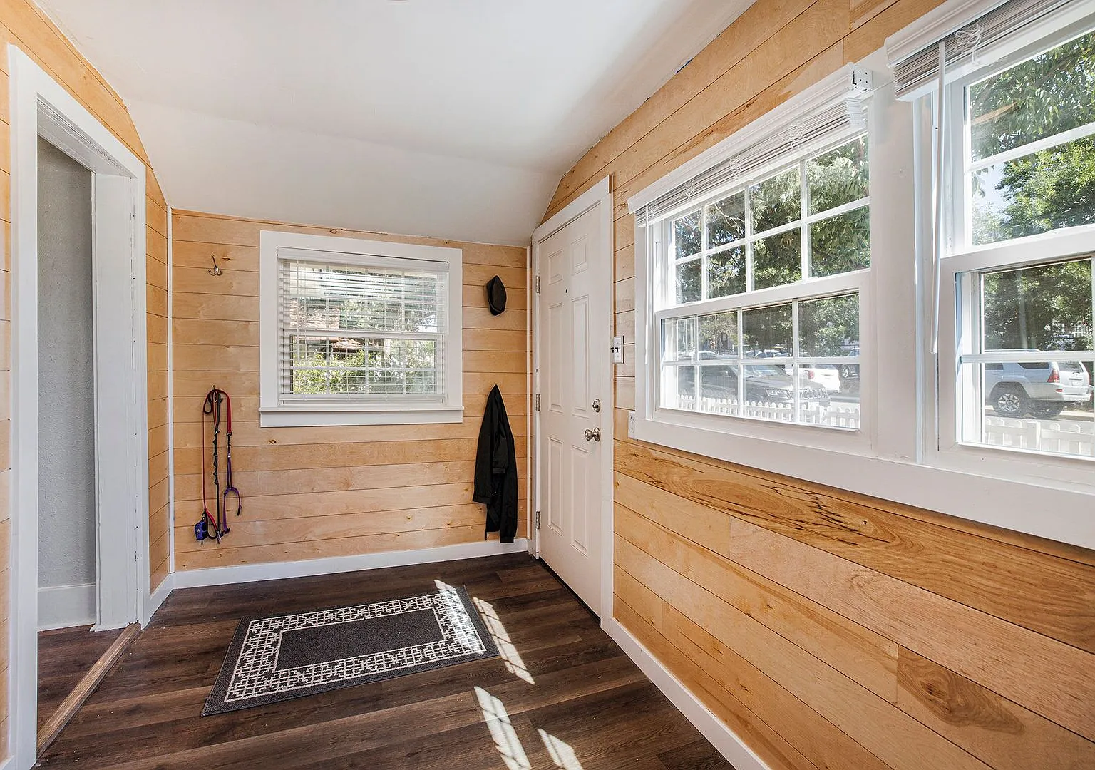 Charming 4Bed/2Bath with Huge Backyard — Photo 3