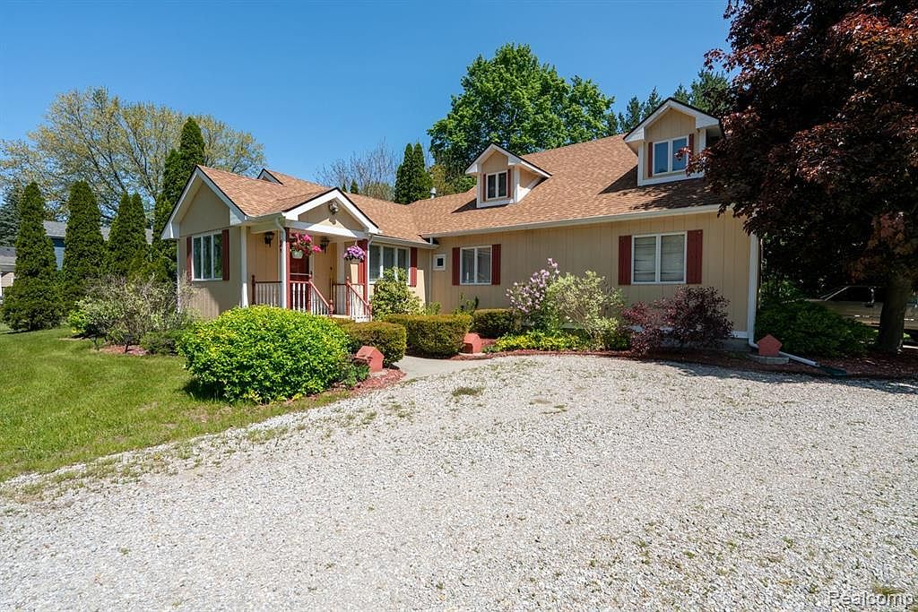 4156 Pine Grove Ave, Fort Gratiot, MI 48059 MLS 20230038290 Zillow