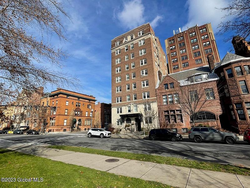 2nd image of 399 State St #905