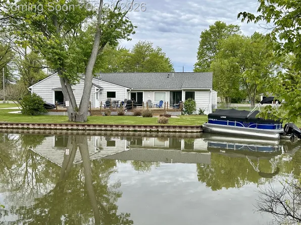 9831 Kress Rd, Pinckney, MI 48169