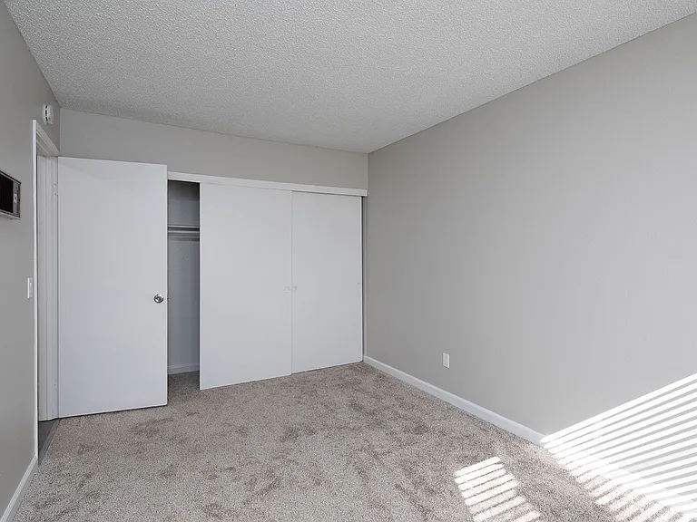 Madison Court Apartments — Photo 34