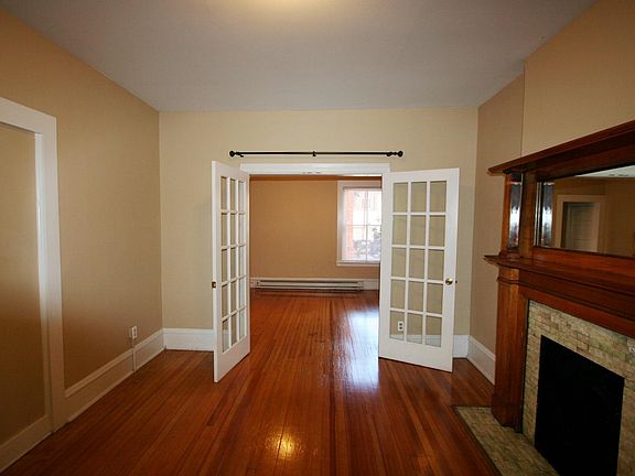 5th image of 973 N Clarkson St APT 1