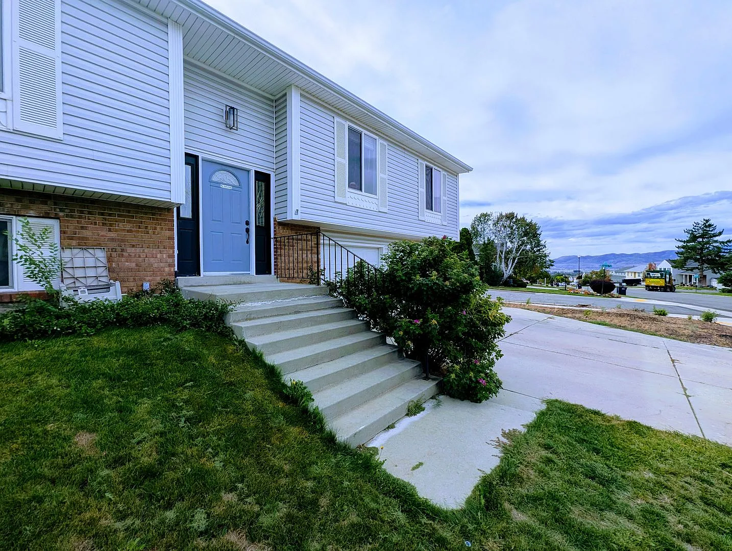 Gorgeous Home In Sandy — Photo 3